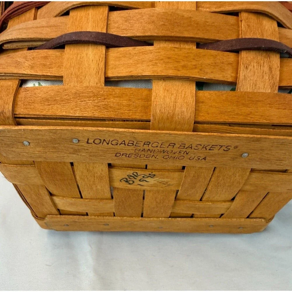 1995 Longaberger Easter Basket w/Floral Liner, Protector & Mother's Day Tie-On